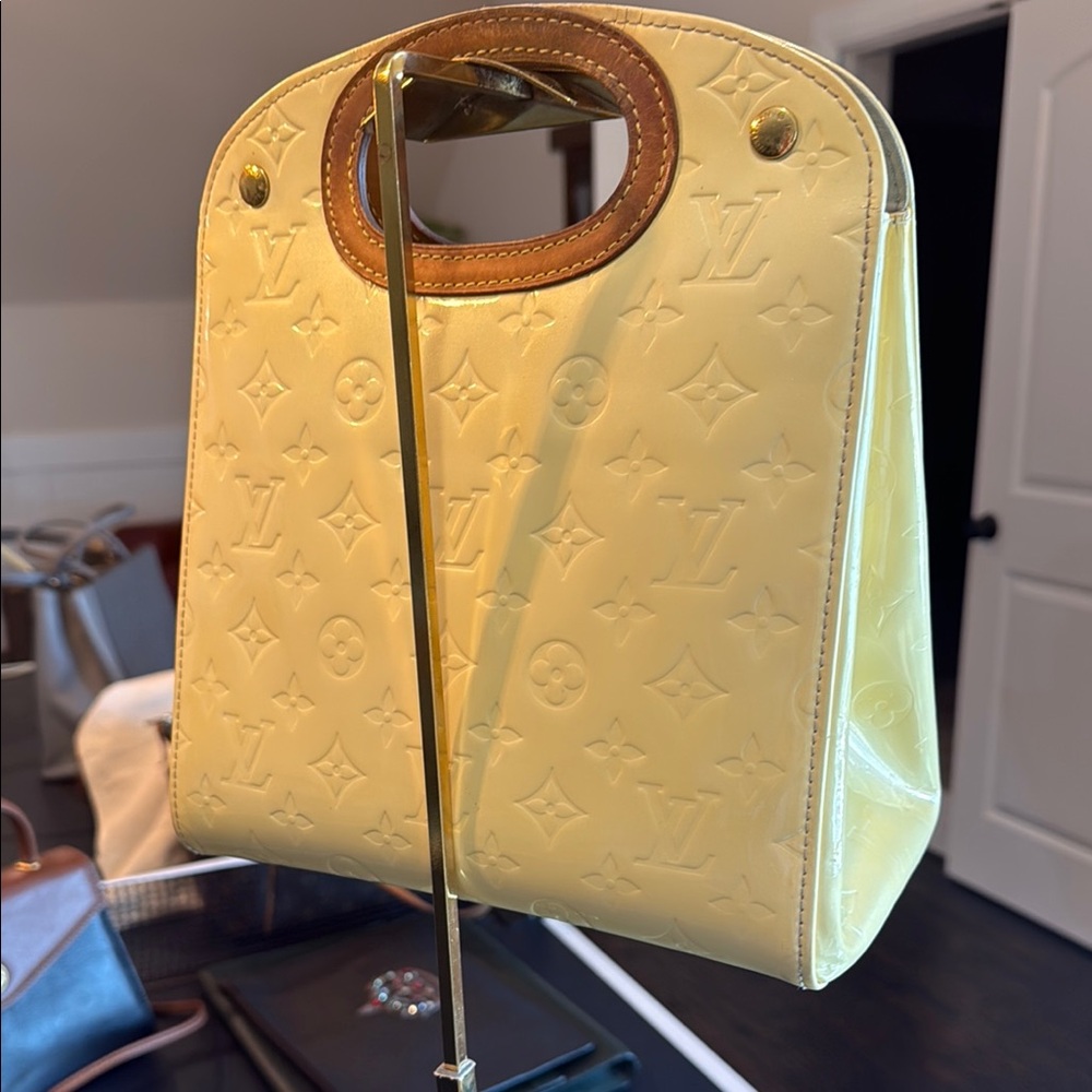 Louis Vuitton Maple Drive Yellow Cream Embossed Women's Bag - Picture 5 of 9
